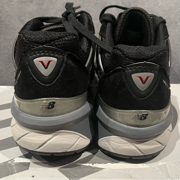 New Balance Women’s sneakers 990V Black Size 8.5 US - Picture 13 of 17